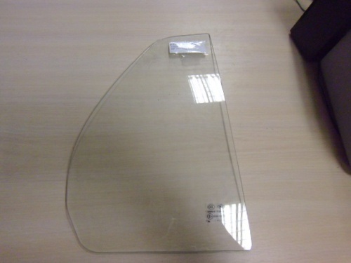 картинка СТЕКЛО БОКОВОЕ БАГАЖНИКА ПРАВОЕ FAW VITA (hatchback)  68123-52K20